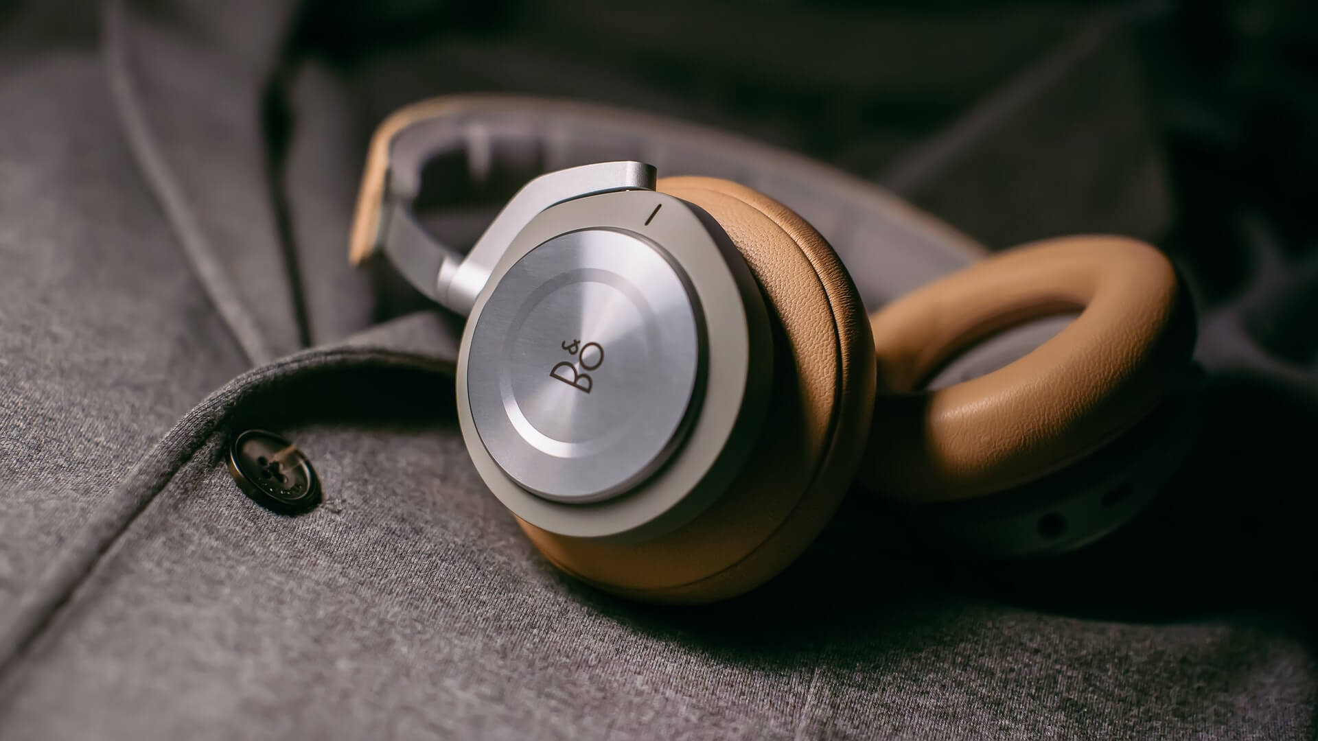 Best High-end Noise Cancelling Headphones: Bang & Olufsen Beoplay H9 3rd Gen