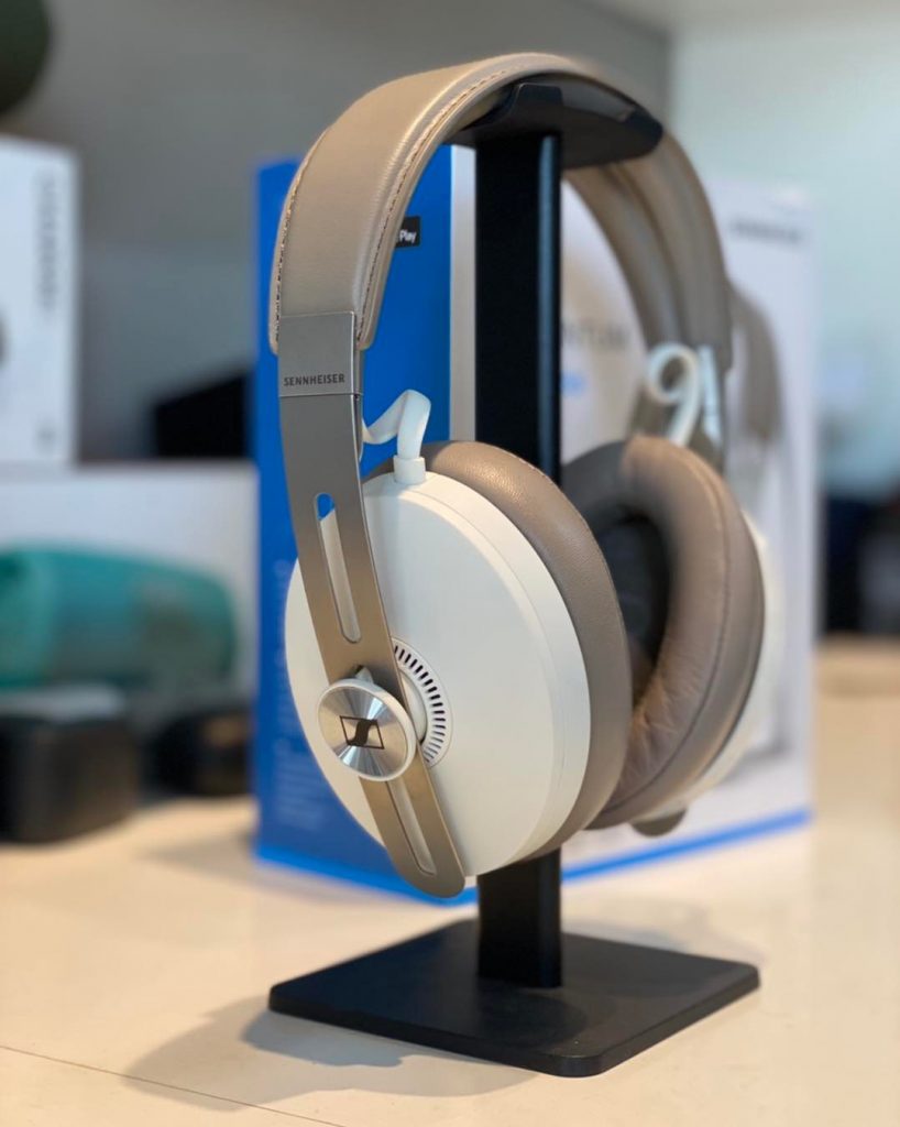 The 6 Best Wireless Headphones for Audiophiles (2022 Guide)